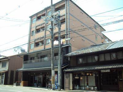 CASA FLUENTE（カーサフルエンテ）のエントランス