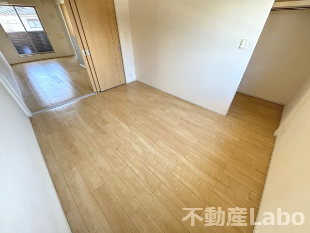 エフォートレス八万の洋室