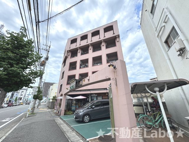アルバトロスの駐車場