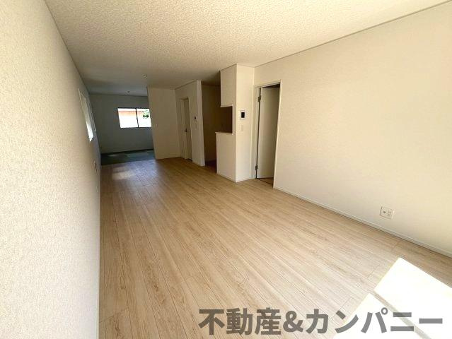 クレイドルガーデン星岡第1-1号棟　松山市星岡三丁目新築戸建の居間・リビング|リビングです