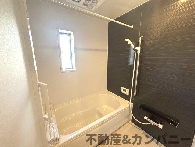 クレイドルガーデン星岡第1-1号棟　松山市星岡三丁目新築戸建の浴室|お風呂です