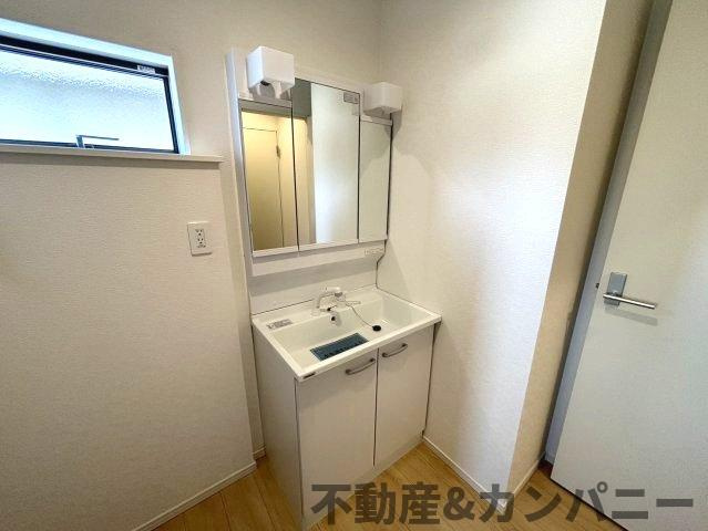 クレイドルガーデン星岡第1-1号棟　松山市星岡三丁目新築戸建の独立洗面台|朝の身支度には欠かせない独立洗面化粧台