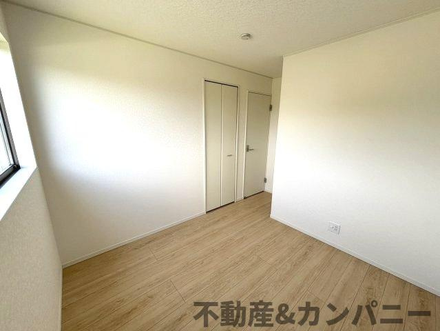 クレイドルガーデン星岡第1-1号棟　松山市星岡三丁目新築戸建の洋室|使い勝手のいい洋室です