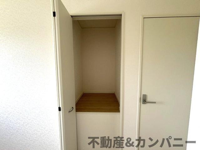 クレイドルガーデン星岡第1-1号棟　松山市星岡三丁目新築戸建の収納|出し入れのしやすい収納スペースです
