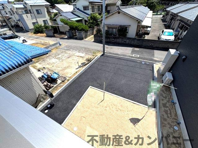 クレイドルガーデン星岡第1-1号棟　松山市星岡三丁目新築戸建のその他|バルコニーからみた駐車場です