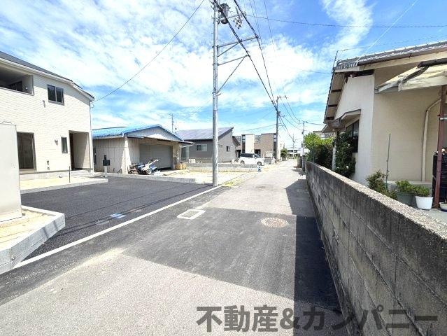 クレイドルガーデン星岡第1-1号棟　松山市星岡三丁目新築戸建の前面道路含む現地写真|前面道路含む現地写真です