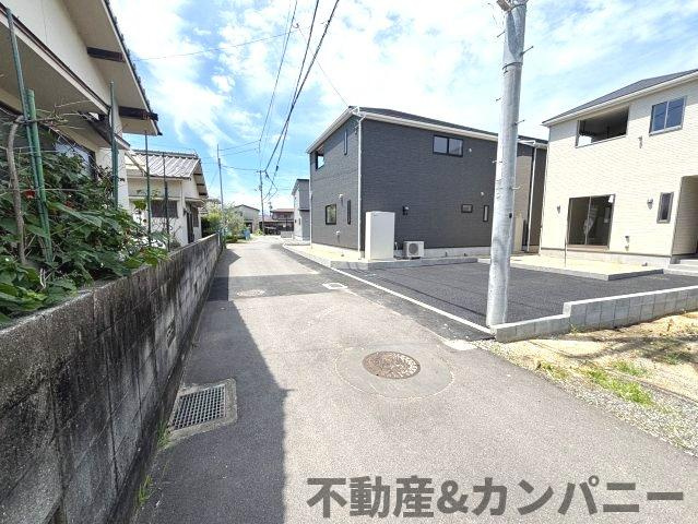 クレイドルガーデン星岡第1-1号棟　松山市星岡三丁目新築戸建の前面道路含む現地写真|前面道路含む現地写真です
