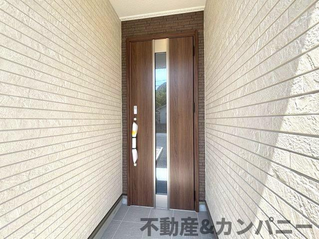 クレイドルガーデン星岡第1-1号棟　松山市星岡三丁目新築戸建の玄関|玄関です