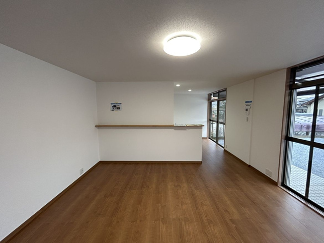 【居間・リビング】 | 宗像市ひかりヶ丘５丁目　中古一戸建 