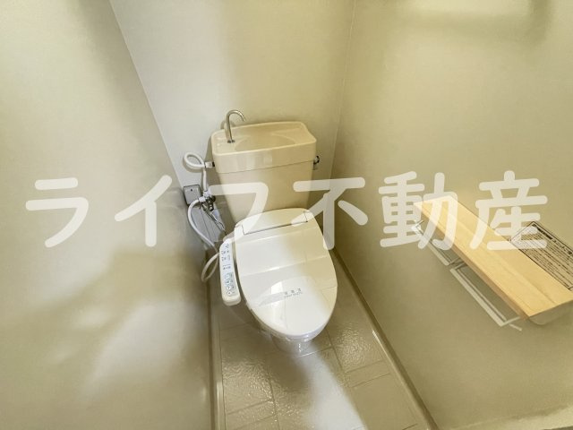 イマザキマンションエヌワンのトイレ|落ち着いた色調のトイレです
