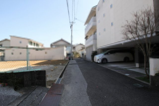 高知市新本町1丁目　新築戸建　①（全2区画）の前面道路含む現地写真|南側　私道　4.0ｍ　接面　8.5ｍ