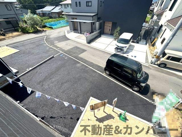 クレイドルガーデン星岡第1-3号棟　松山市星岡三丁目新築戸建のその他|バルコニーから見た駐車場です。