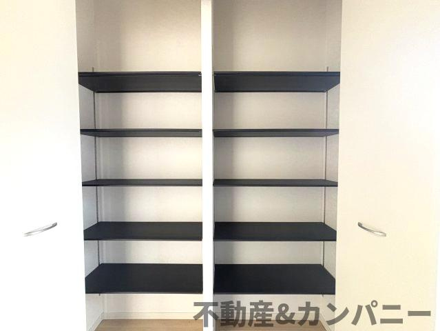 クレイドルガーデン星岡第1-3号棟　松山市星岡三丁目新築戸建の収納|シューズインクロークです。