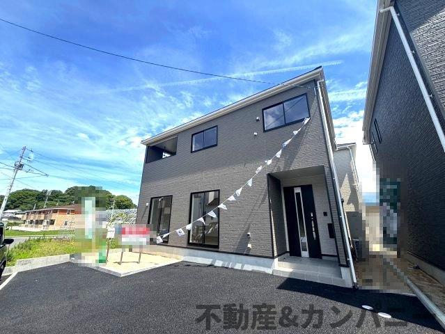 クレイドルガーデン星岡第1-3号棟　松山市星岡三丁目新築戸建の外観|グレーを基調とした外観です。