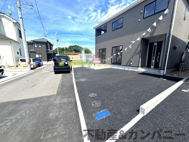 クレイドルガーデン星岡第1-3号棟　松山市星岡三丁目新築戸建の駐車場|車をお持ちの方に嬉しい駐車場付きの物件です