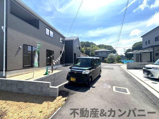 クレイドルガーデン星岡第1-3号棟　松山市星岡三丁目新築戸建の前面道路含む現地写真|前面道路含む現地写真です
