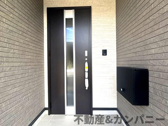 クレイドルガーデン星岡第1-3号棟　松山市星岡三丁目新築戸建の玄関|落ち着いた玄関です