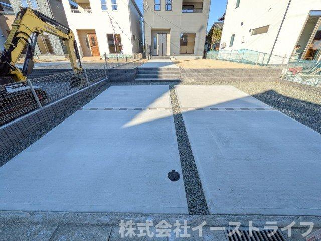【新築戸建】　いわき市泉町5丁目第2　長期優良住宅の駐車場|5号棟写真　舗装されたカースペースです。