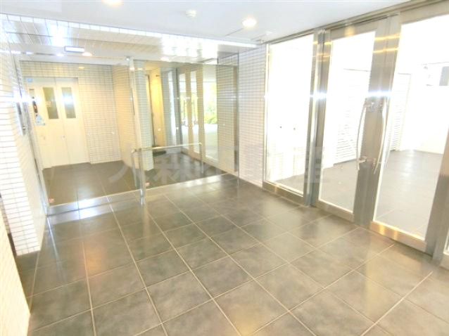 ミテッツァ大森Ⅱのエントランス|防犯カメラTVモニター付オートロック宅配BOXメールBOX管理人室　エントランス