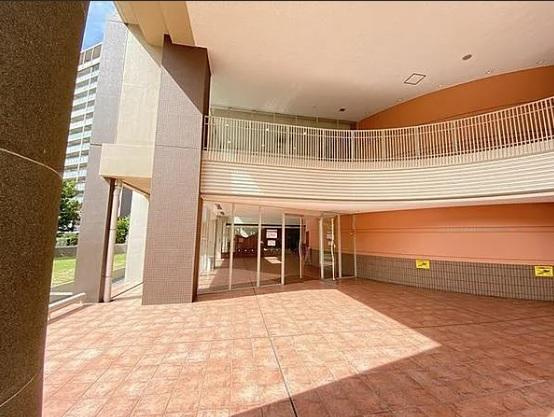 リバティパーク枚方D棟のエントランス|■物件内覧・資金計画相談・住宅ローン相談、リフォーム相談、お問合せ受付中■
※当日・翌日のご内覧、ご相談はお電話でのお問合せがスムーズです！