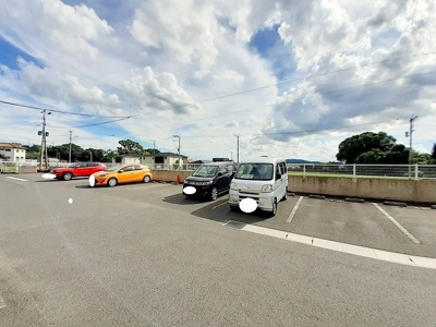 【駐車場】 | クレメントカーサＢ | 駐車場完備です