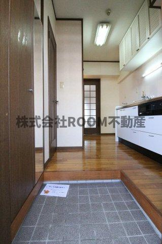 第8年見マンションのエントランス|落ち着いたエントランスです