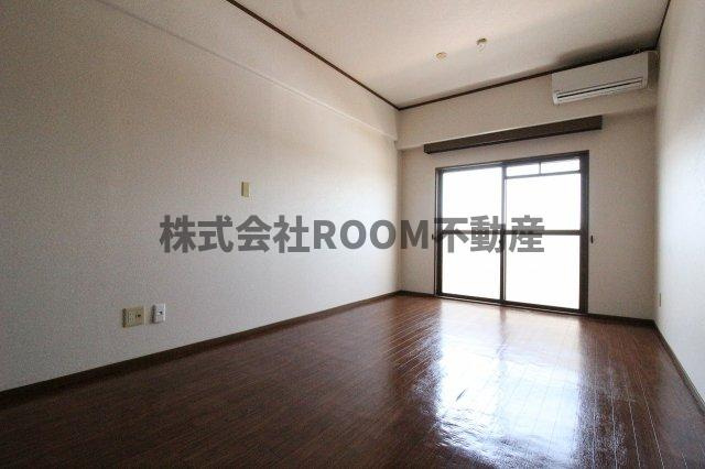 第8年見マンションの寝室|落ち着いた色調の寝室です