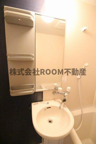 第3年見マンションの洗面所|明るい洗面所です