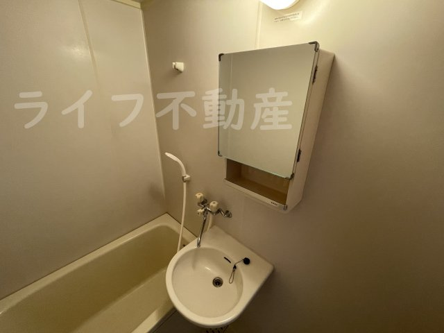 ADEKAーTの洗面所|広い洗面スペース
