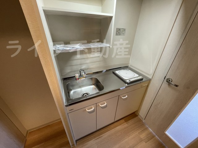 ADEKAーTのキッチン|コンパクトなキッチンで掃除もラクラク