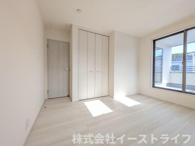 【新築戸建】　いわき市平下平窪2期　全5棟　長期優良住宅の子供部屋|1号棟写真　家具などのインテリアともマッチしておしゃれ感が出しやすく、身の回りの整理がしやすいのも魅力な洋室です。
