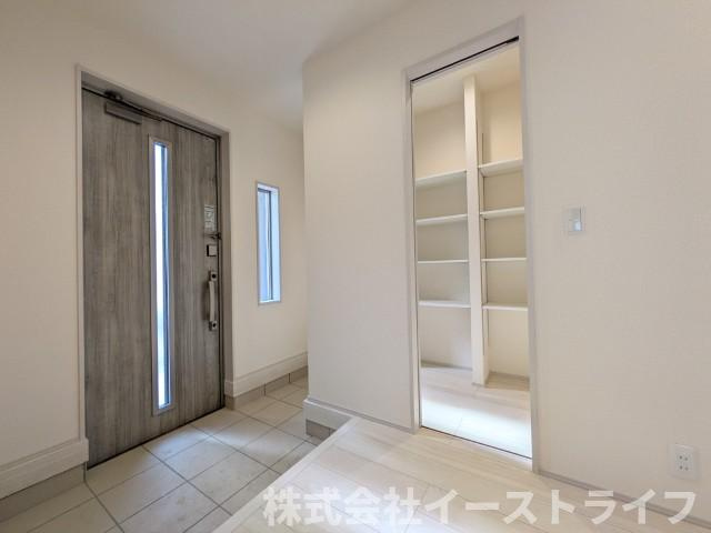 【新築戸建】　いわき市平下平窪2期　全5棟　長期優良住宅の玄関|1号棟写真　毎日通るきれいな玄関です。収納力も抜群です！
