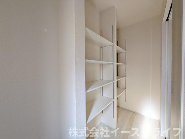 【新築戸建】　いわき市平下平窪2期　全5棟　長期優良住宅の収納|1号棟写真　玄関にはシューズインクローゼットが完備されいるので、家族全員分の靴をスッキリ収納できます！
