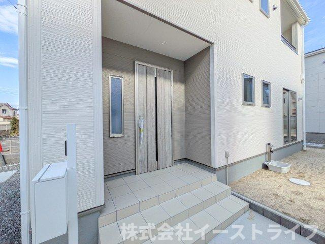 【新築戸建】　いわき市平下平窪2期　全5棟　長期優良住宅の玄関|1号棟写真　玄関ポーチも完備された家の顔となる玄関です