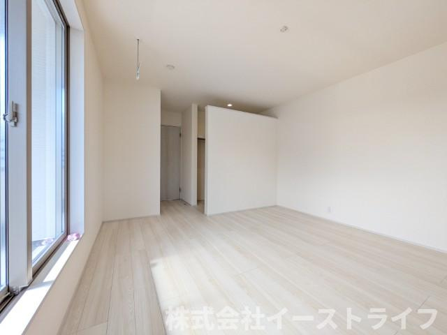 【新築戸建】　いわき市平下平窪2期　全5棟　長期優良住宅の寝室|1号棟写真　洋室は和室と比べて家具を置いたり敷物を敷いたりと、カスタマイズ性が高いので、自分の好みの部屋にしやすいです。