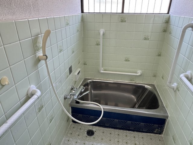泉南市信達市場　ハッピータウン内　中古戸建の浴室|無理のない価格帯で、マイホームを検討されている方にぴったりです