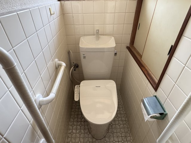 泉南市信達市場　ハッピータウン内　中古戸建のトイレ|リフォーム済みにつき、すぐにお住まいいただけます。空家のため即入居可能。トイレ入替済