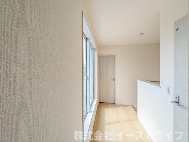 【新築戸建】　いわき市小名浜大原1期　全6棟　長期優良住宅の内装|4号棟写真　個人の部屋を通らずにバルコニーに行けるので、プライバシーが守れらます♪