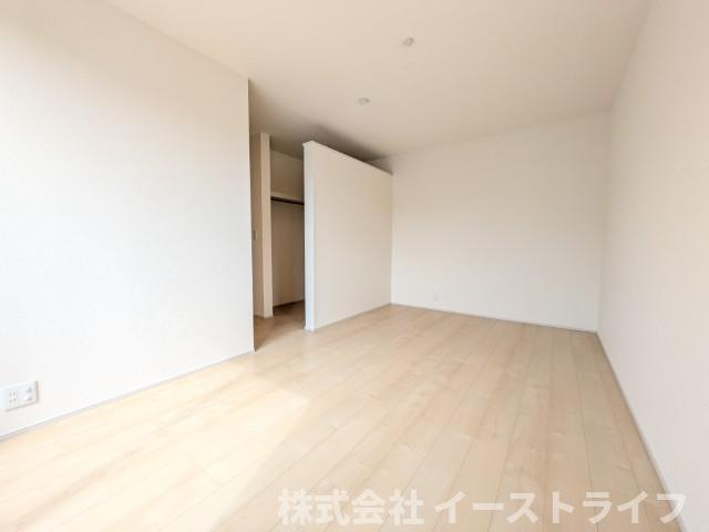 【新築戸建】　いわき市小名浜大原1期　全6棟　長期優良住宅の寝室|4号棟写真　窓から日が差し込む明るい洋室。シンプルな造りなので配置するインテリア次第でお好きなお部屋の雰囲気に変えられます。