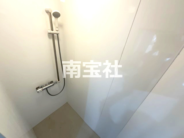 【シャワールーム】