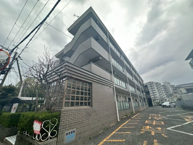 ファミールシーダの外観