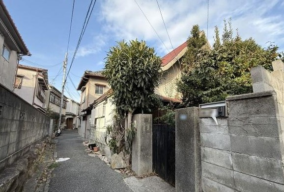 豊中市千里園1丁目　中古戸建の前面道路含む現地写真