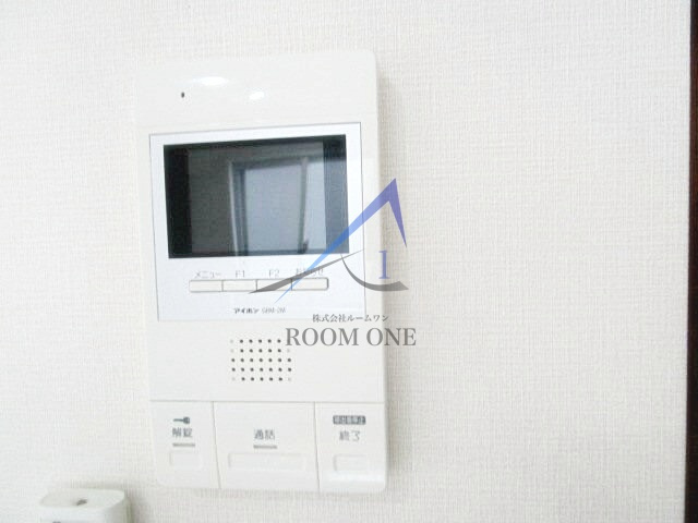 クラージュ中野のセキュリティ|モニター付きインターホンです。