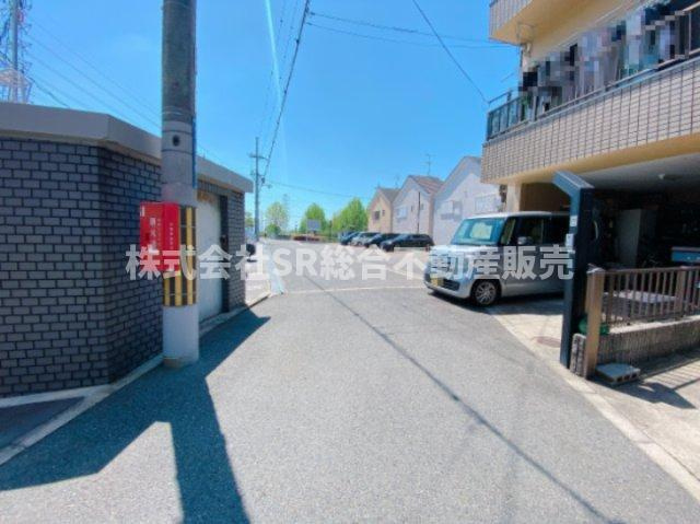 松原2丁目中古戸建の前面道路含む現地写真|リフォームや住宅ローン・東大阪市の不動産の事なら弊社にお任せ下さいませ！
各地域の特徴・グルメ・裏道やその他、細かい情報等も熟知した
東大阪市出身のスタッフが新生活を送るお客様をサポート致します！