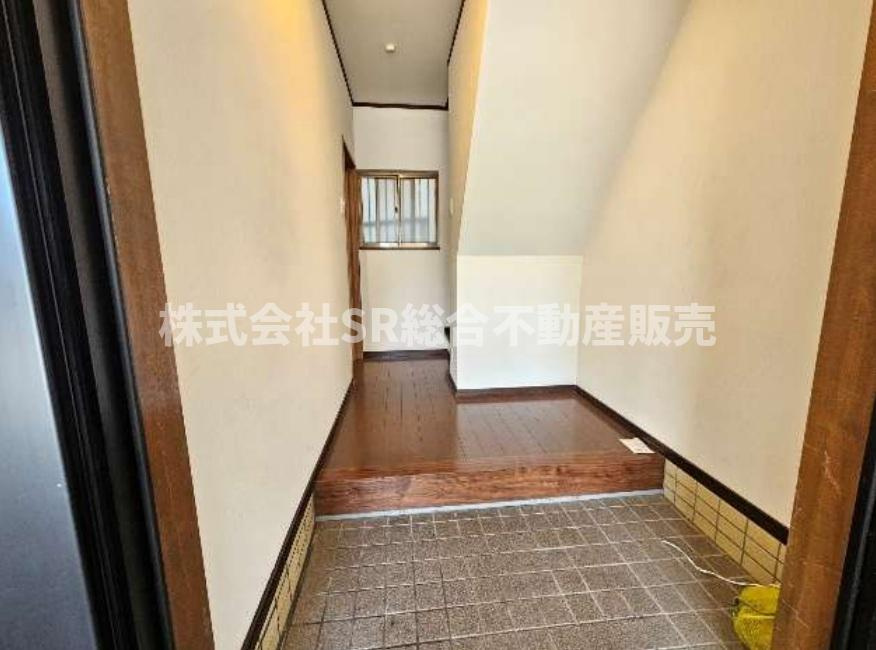 松原2丁目中古戸建の玄関|シューズボックスを置いても広く使える玄関です！