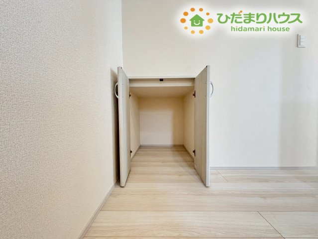 鴻巣市人形1丁目　新築一戸建て　ブルーミングガーデン　01の収納