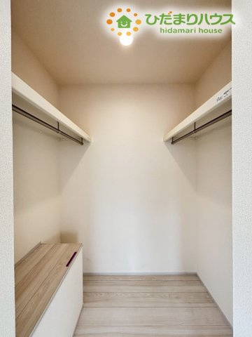 鴻巣市人形1丁目　新築一戸建て　ブルーミングガーデン　01の収納