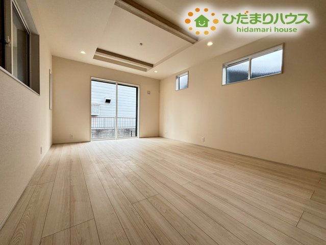 鴻巣市人形1丁目　新築一戸建て　ブルーミングガーデン　01の居間・リビング