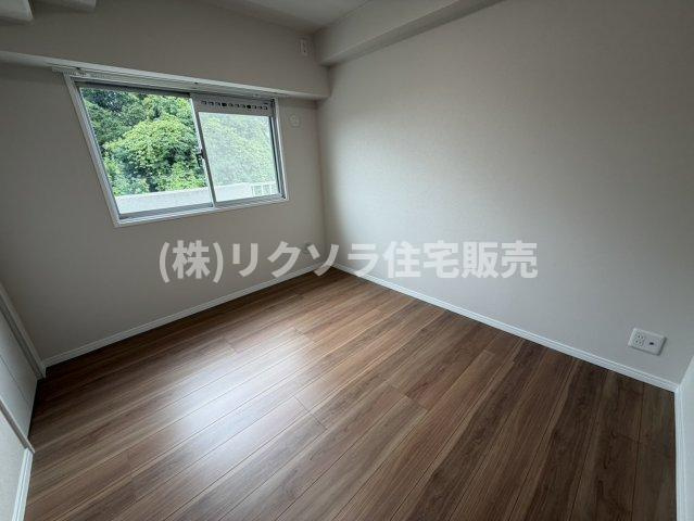 東急ドエル枚方山田池ビレジの洋室|洋室5.0帖
■物件内覧・資金計画相談・住宅ローン相談、リフォーム相談、お問合せ受付中■
※当日・翌日のご内覧、ご相談はお電話でのお問合せがスムーズです！