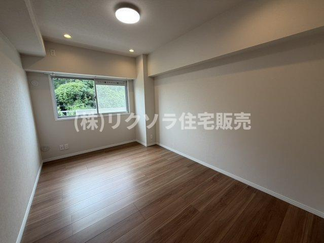 東急ドエル枚方山田池ビレジの子供部屋|洋室6.8帖
■物件内覧・資金計画相談・住宅ローン相談、リフォーム相談、お問合せ受付中■
※当日・翌日のご内覧、ご相談はお電話でのお問合せがスムーズです！